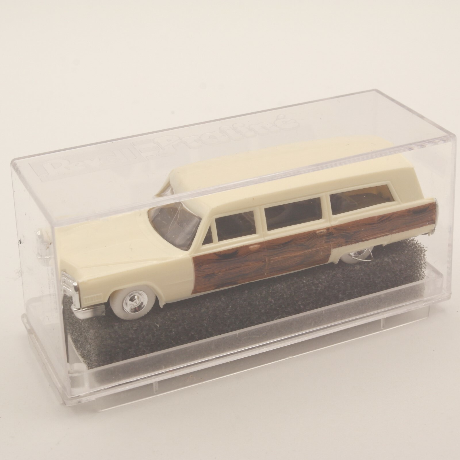 Praline 1:87 829050 Cadillac `66 Station Wagon Holzdesign Woody in OVP ER2112