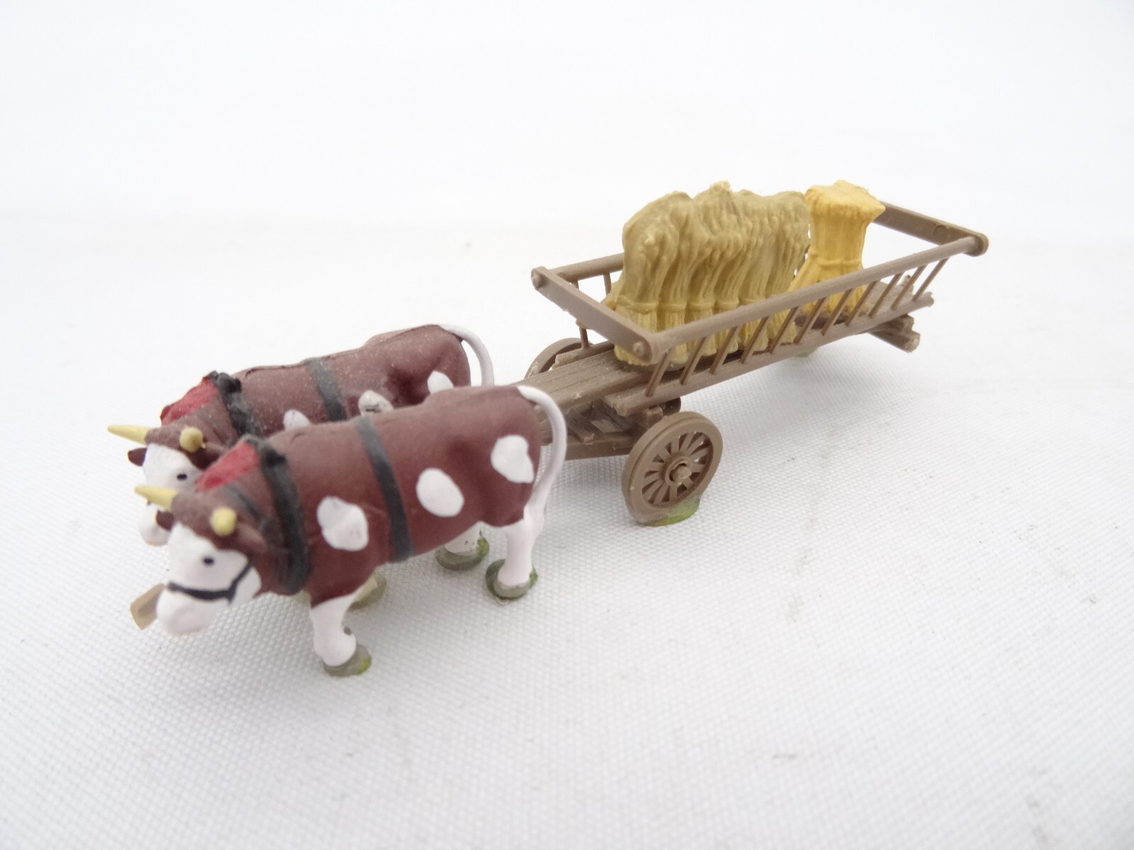 Preiser H0 Ochsengespann mit Heuwagen RR1679 o.