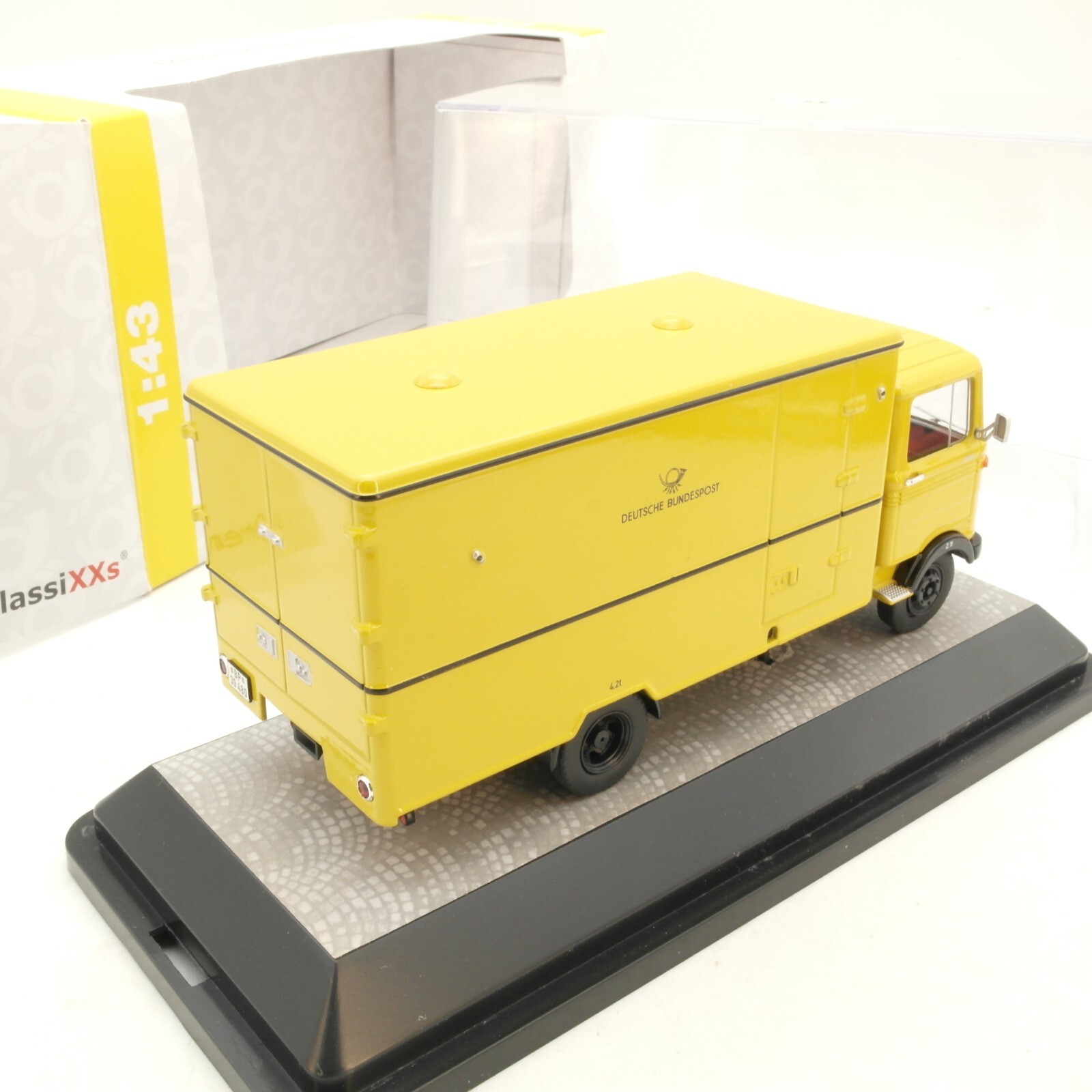 Premium ClasiXXs 1:43 018022 Mercedes Benz LP 608 Paketkraftwagen in OVP RG4893 – Bild 3