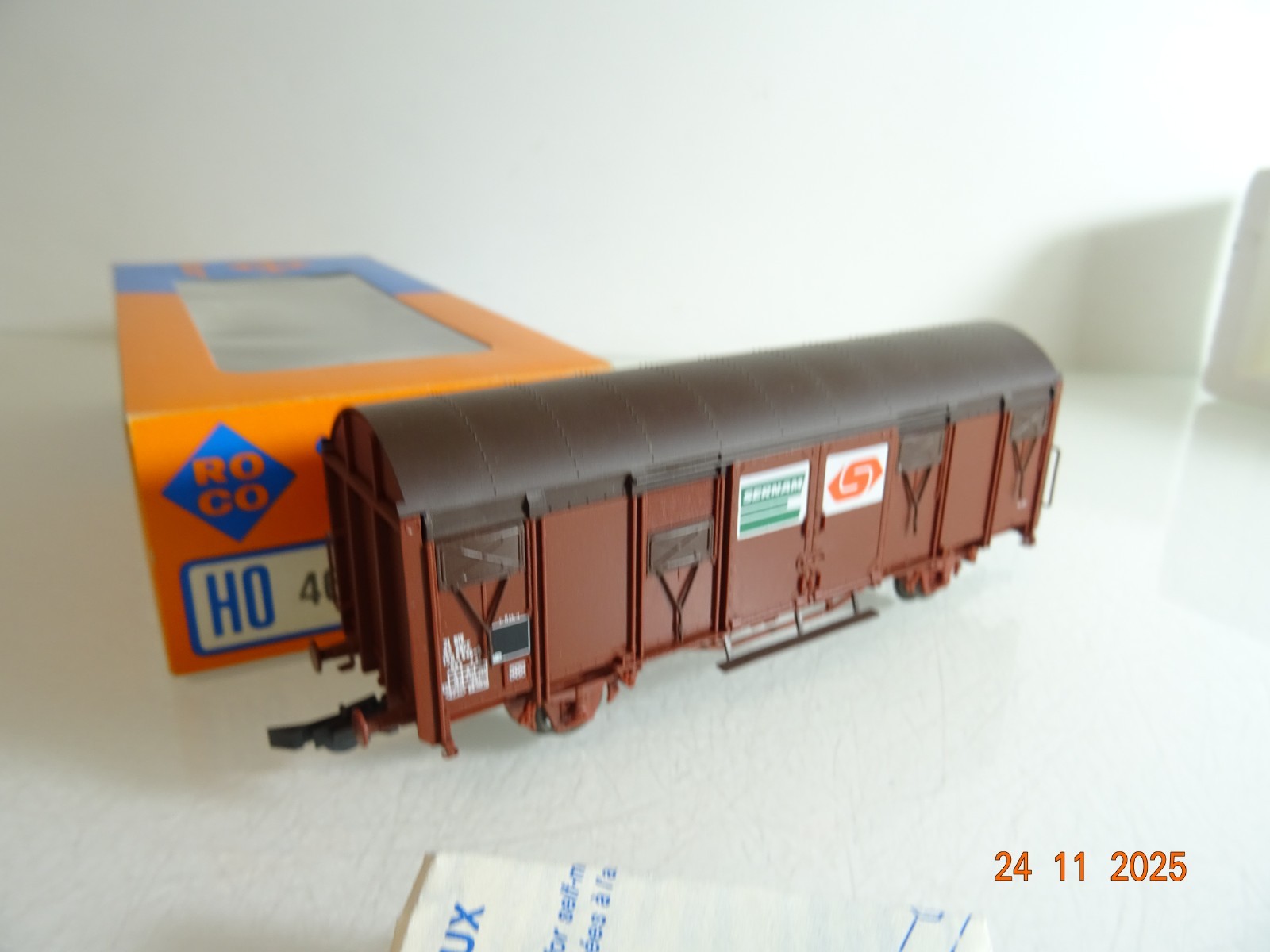 Roco H0 AC 46445 gedeckter Güterwagen Sernam der SNCF in OVP RR4802 – Bild 3