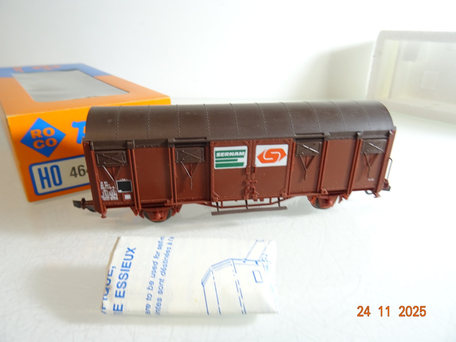 Roco H0 AC 46445 gedeckter Güterwagen Sernam der SNCF in OVP RR4802