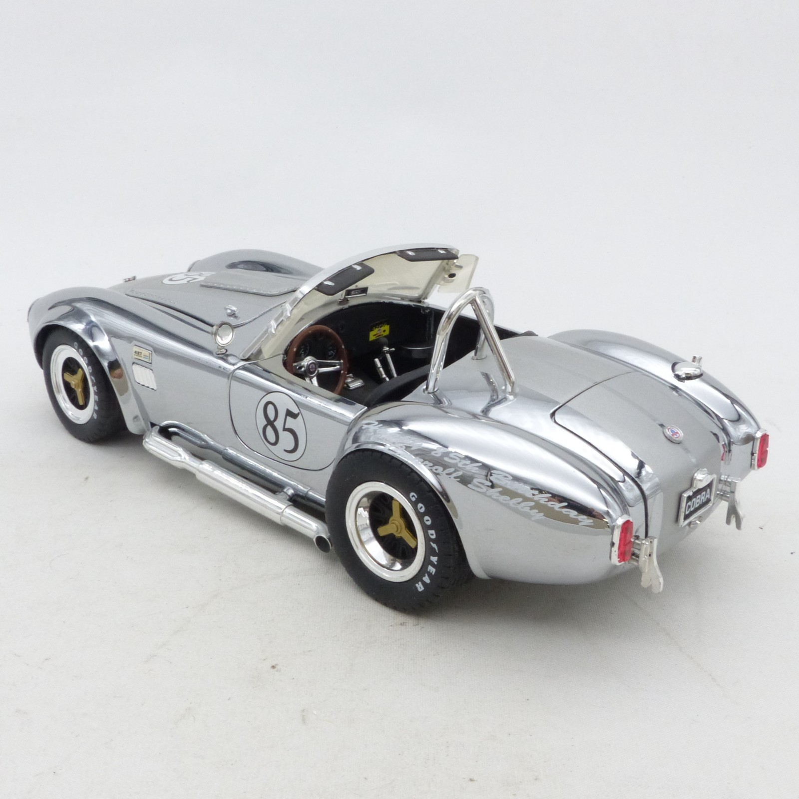Shelby Collectibles 1:18 Shelby Cobra 427 S/C 85th Birthday in Tüte o. EX8436 – Bild 4