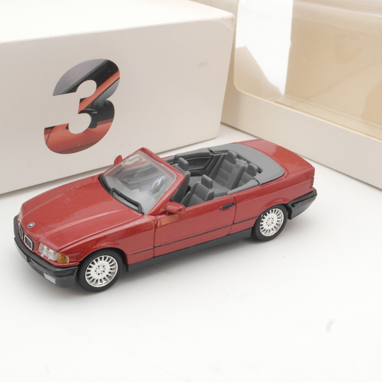 Solido 1:43 BMW 325i Cabrio 3-er Reihe in OVP QR7333