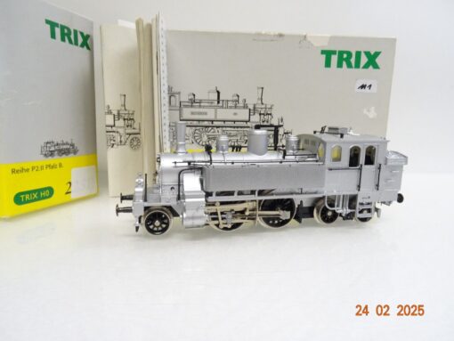 Trix H0 2430 Standmodell Dampflok BR 73 silber ohne Antrieb in EVP LE8866