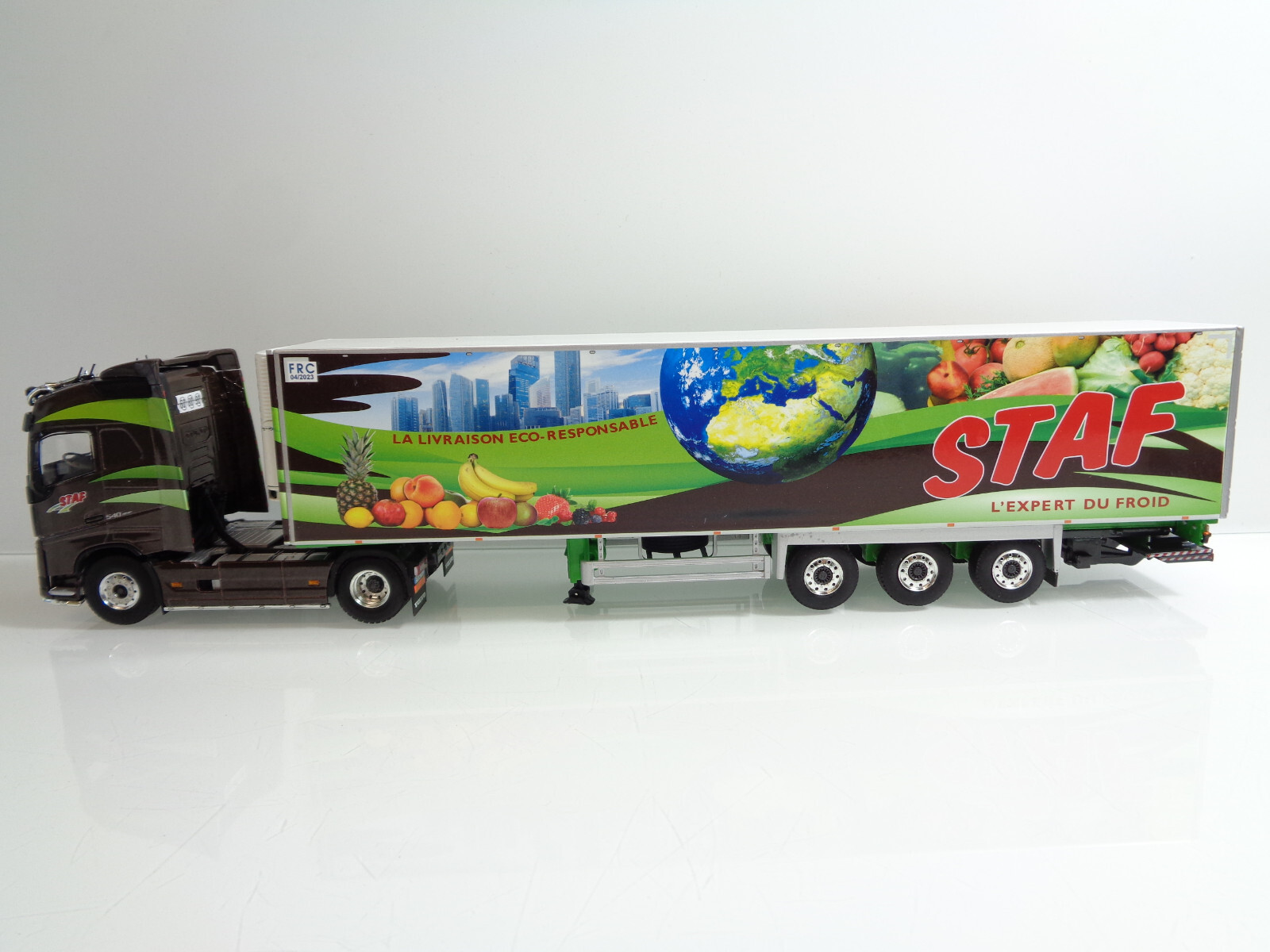 WSI 1:50 01-2627 LKW mit Kühlauflieger Volvo FH4 Globetrotter Staf in OVP JD2637